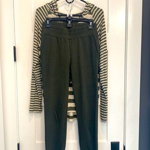 Cabi two piece green jumpsuit jogger.(Jacket Size XXS and pants Size Small)